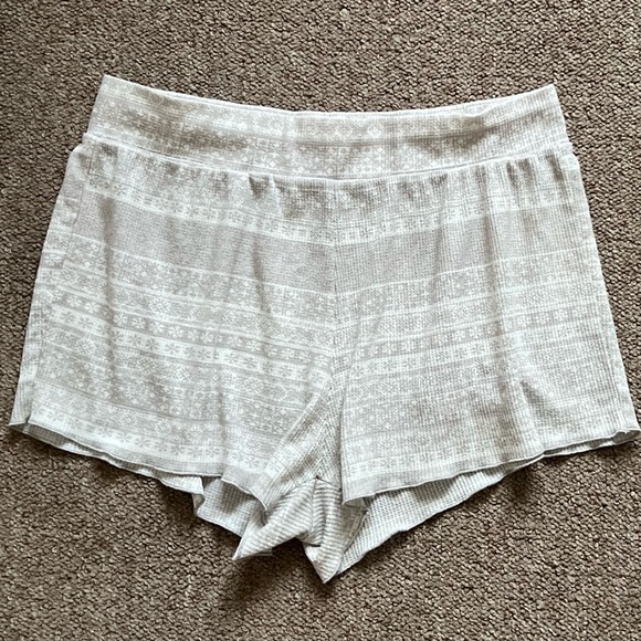 AMBRIELLE PIJAMA SET ( CHRISTMAS COLLECTION, COMES WITH 2 PANTS , LONG AND SHORT - Picture 12 of 13